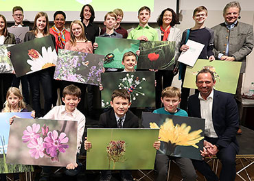 Das BIld zeigt eine Bild der Preisverleihung 2019 mit den Staatsministern Glauber und Siebler